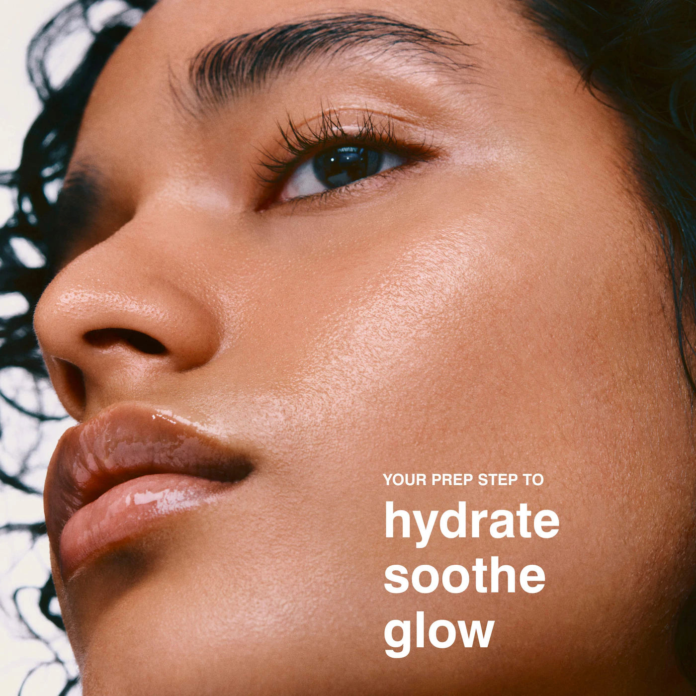 Glazing Milk Hydrating Ceramide Facial Essence de Rhode