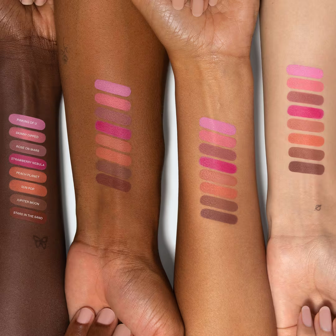Hypernova satin matte blush de R.E.M Beuty by Ariana Grande