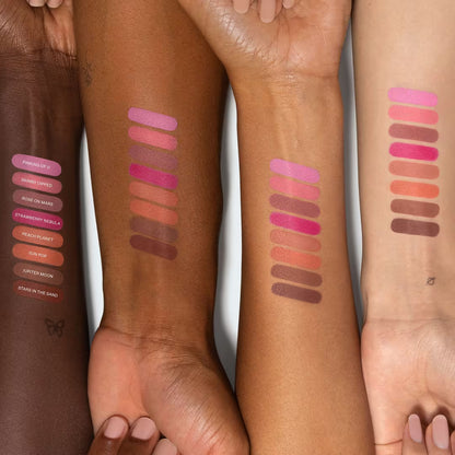 Hypernova satin matte blush de R.E.M Beuty by Ariana Grande