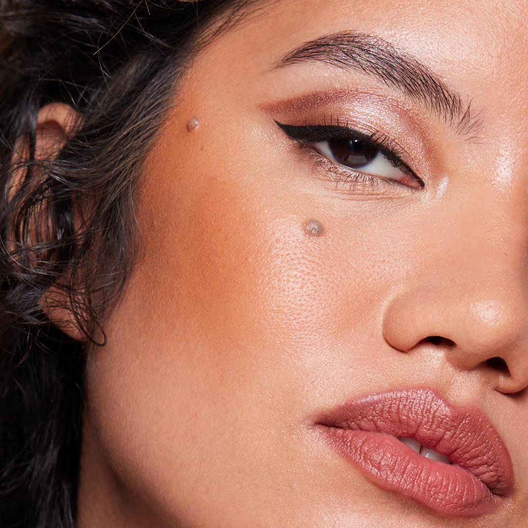 hypernova satin matte bronzer de R.E.M Beauty