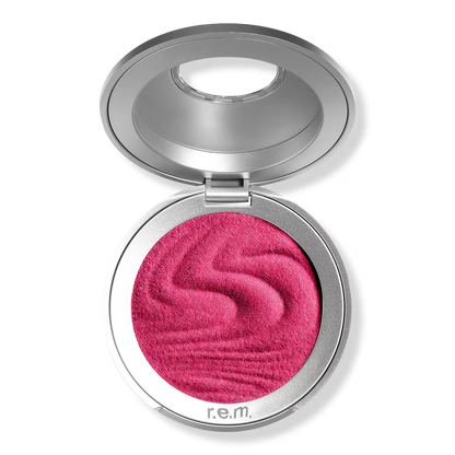 Hypernova satin matte blush de R.E.M Beuty by Ariana Grande