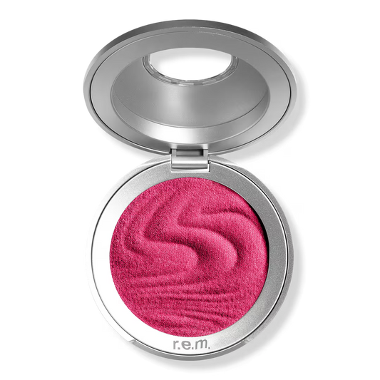 Hypernova satin matte blush de R.E.M Beuty by Ariana Grande