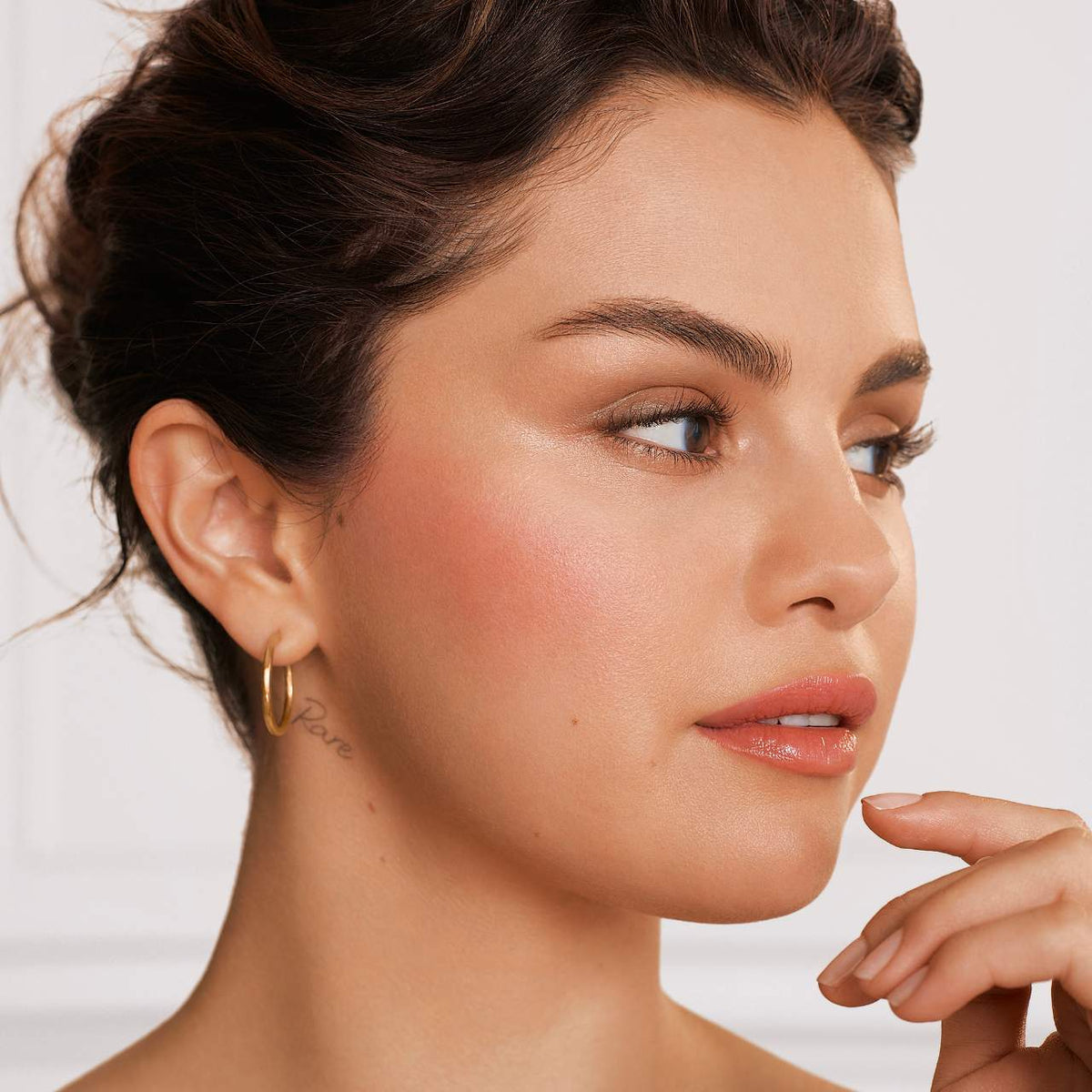Rare Beauty by Selena Gomez Positive Light iluminador liquido Luminizer