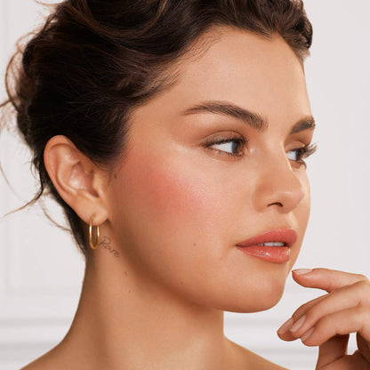 Rare Beauty by Selena Gomez Positive Light iluminador liquido Luminizer
